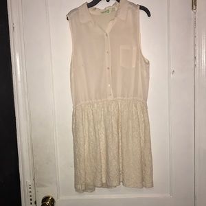 A SELENA GOMES WHITE DRESS